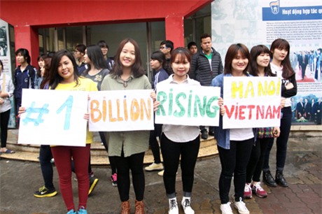 Giương cao khẩu hiệu “#1 bilion rising HaNoi VietNam” – 1tỷ người cùng đứng lên vì quyền phụ nữ