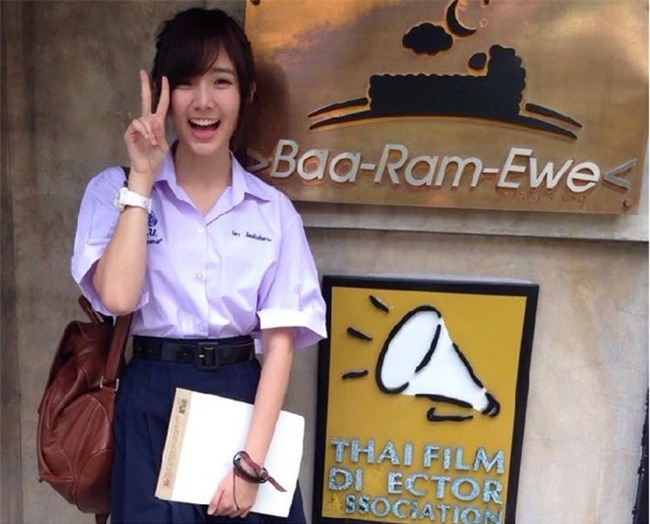 Hot girl Thai Lan so huu guong mat va giong hat thien than