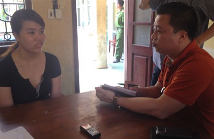 Nguyễn Thanh Thủy trao đổi với phóng viên Dân trí tại nơi giam giữ.