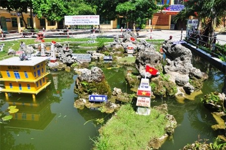 Mô hình biển đảo quê hương tại trường Nguyễn Đức Thiệu.