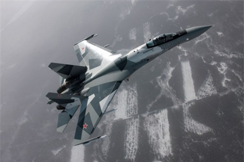 Xem tuyệt kỹ nhào lộn trên không của ‘thần chết’ Su-35S Nga [VIDEO] - Ảnh 1