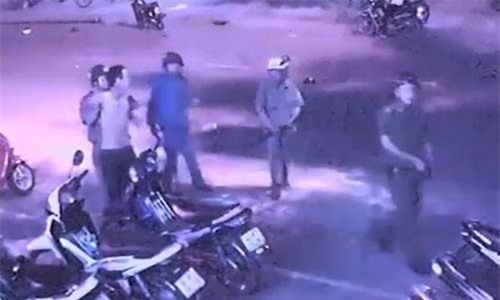Video: Hàng chục thanh niên lao vào hỗn chiến náo loạn Đà Nẵng - Ảnh 2
