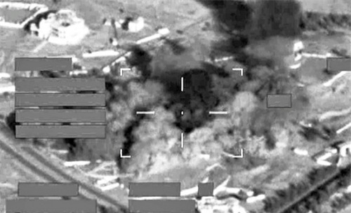 Video: Không quân Anh ném bom diệt hầm phá hủy căn cứ IS tại Mosul - Ảnh 2