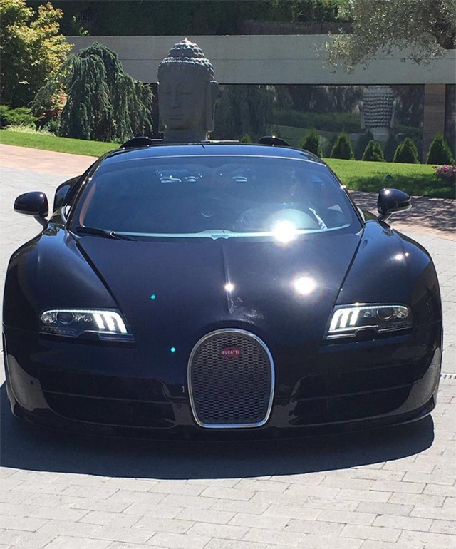  Chiếc Bugatti Veyron của Ronaldo có giá dự đoán 2 triệu USD. 