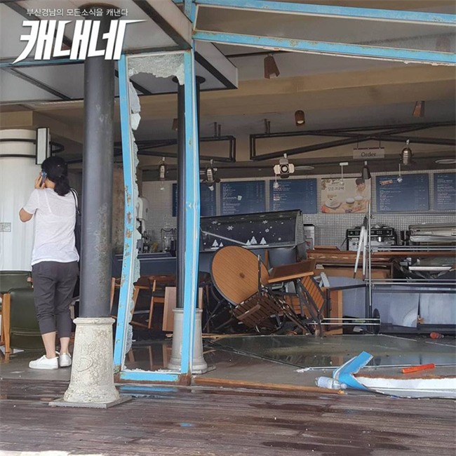 Video: Nước lũ đuổi bắt, bao vây ô tô, cuốn trôi nhà cửa trong cơn siêu bão tại Busan (Hàn Quốc) - Ảnh 4.