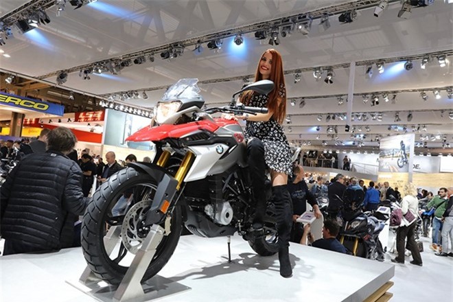 Nguoi dep khoe sac o trien lam EICMA 2016 hinh anh 2