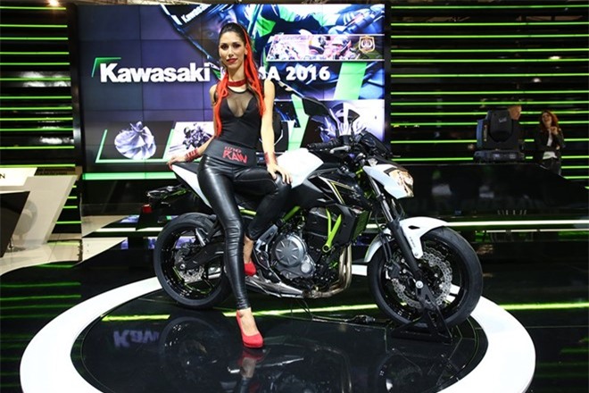 Nguoi dep khoe sac o trien lam EICMA 2016 hinh anh 8