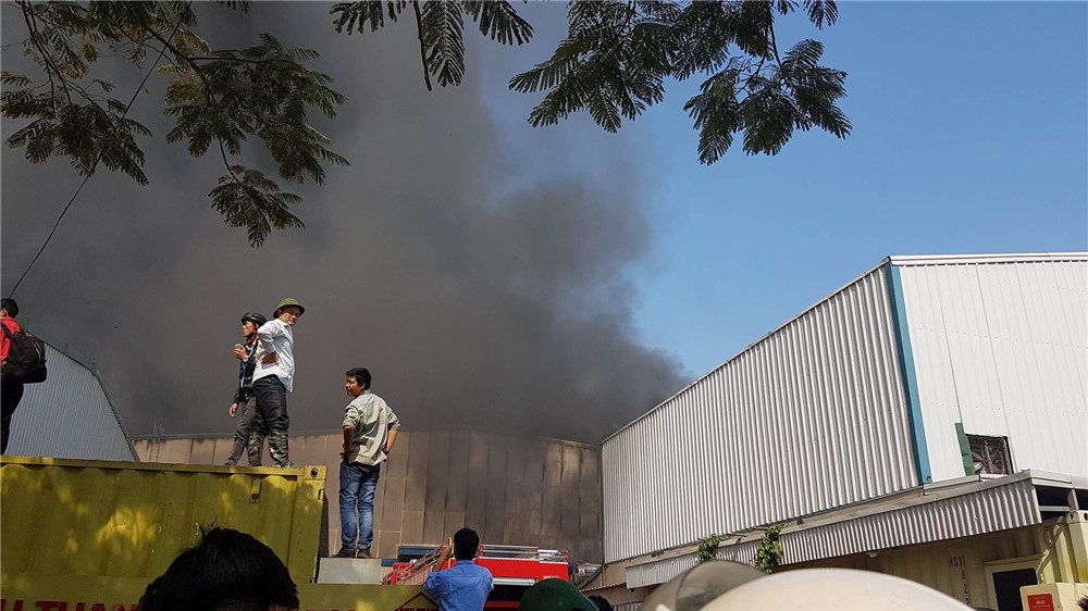 Hà Nội: Cháy lớn ở khu công nghiệp Ngọc Hồi Hà Nội: Cháy lớn ở khu công nghiệp Ngọc Hồi