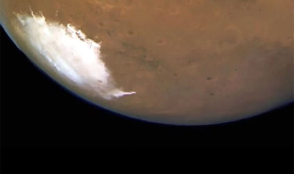 Hình ảnh của NASA cho thấy sao Hỏa có nước và mây? - 1