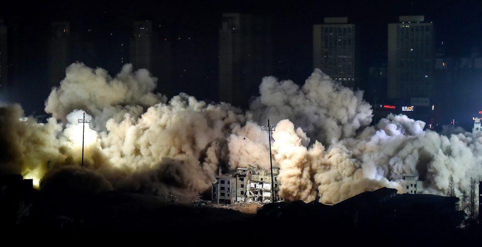 Video: TQ phá hủy 19 tòa nhà cao tầng trong tích tắc - 3