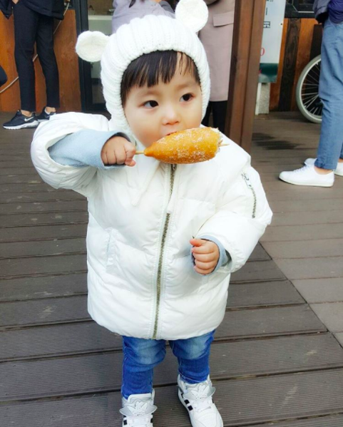 Cậu bé Hàn Quốc với loạt biểu cảm dễ thương vô cùng được mệnh danh thiên thần nhí - Ảnh 2.