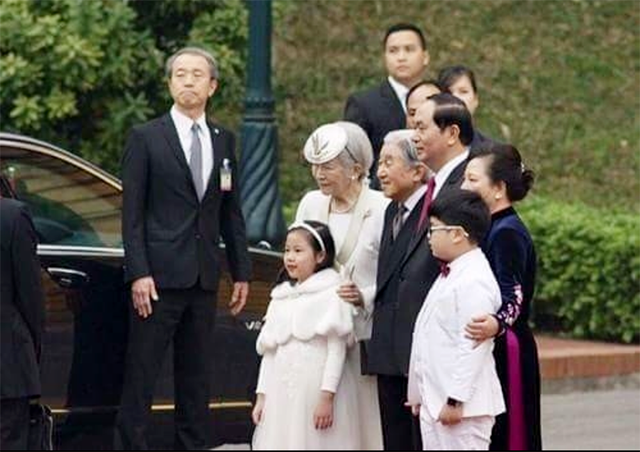 Như Khôi chụp ảnh cùng với Chủ tịch nước Trần Đại Quang và Nhà vua, Hoàng hậu Nhật Bản.