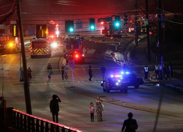 Các phương tiện được yêu cầu chuyển hướng ngay sau sự cố trên đường cao tốc (Ảnh: Reuters)