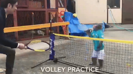 Clip chu khi choi tennis 'gay bao' mang sau 6 gio chia se hinh anh 1