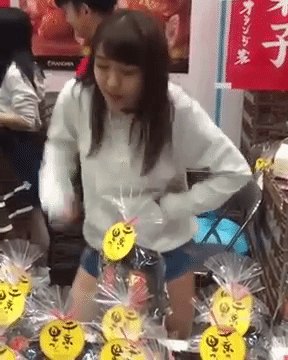 Xem là thấy vui, điệu nhảy bán bánh lanh cha lanh chanh của cô bạn Nhật Bản cực xinh! - Ảnh 3.