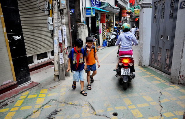 Có làn đường an toàn này, phụ huynh có thể yên tâm hơn khi để con mình tự đi trên đoạn đường từ nhà tới trường.