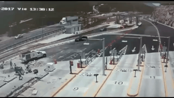 trạm thu phí, tai nạn kinh hoàng, xe tải, đường cao tốc, tai nạn giao thông