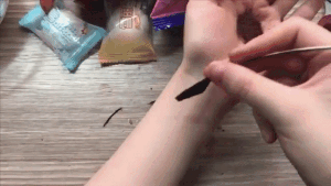 'Thanh nu cong so' gay bat ngo voi man trang diem bang do an hinh anh 4