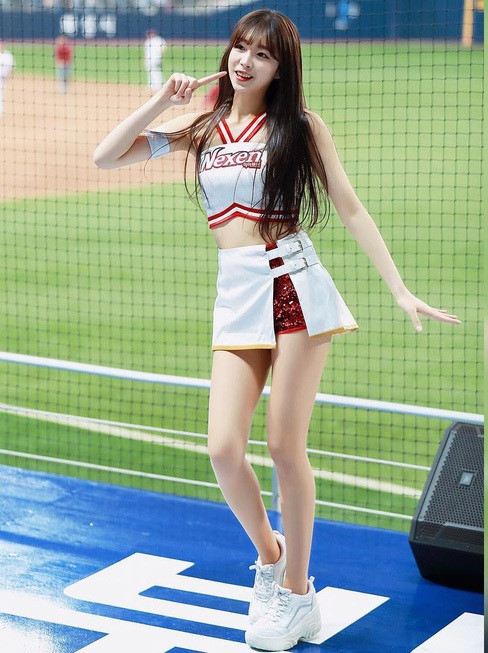 Co gai xinh dep duoc menh danh 'Seolhyun cua gioi cheerleader' hinh anh 13