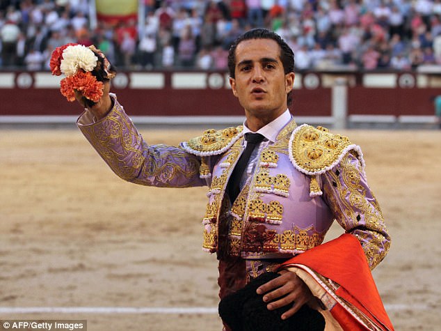 Ivan Fandino là một người đấu bò có tiếng trong giới đấu bò ở Tây Ban Nha.
