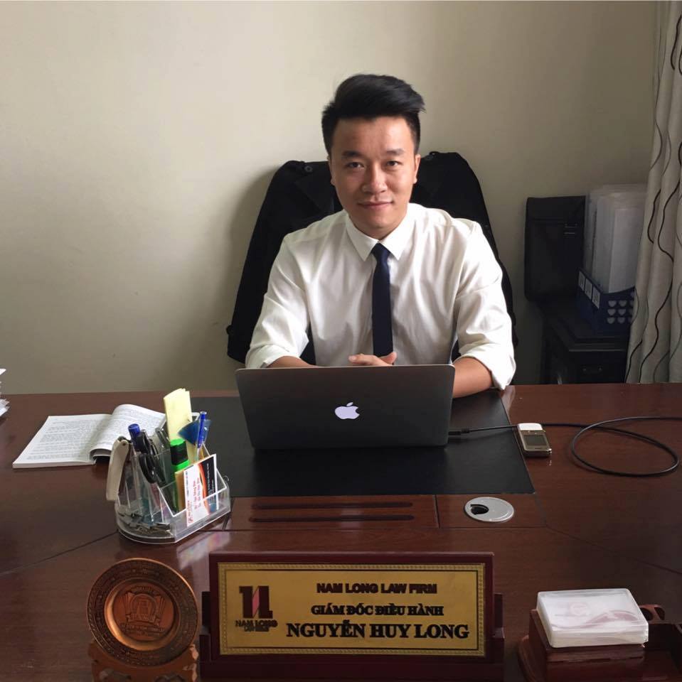 Luật sư Nguyễn Huy Long chia sẻ trước thông tin vụ đánh ghen  Theo luật sư Nguyễn Huy Long - Giám đốc điều hành hãng luật Nam Long, trong trường hợp cô gái có tài khoản