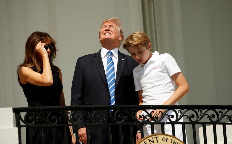 Donald Trump, Tổng thống Mỹ, nhật thực toàn phần, Mỹ, mặt trăng,mặt trời giả