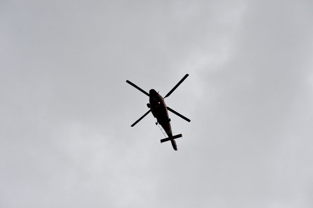 
Một trực thăng của Lực lượng bảo vệ bờ biển Mỹ kiểm tra một khu vực bị ngập lụt ở Houston (Ảnh: Reuters)
