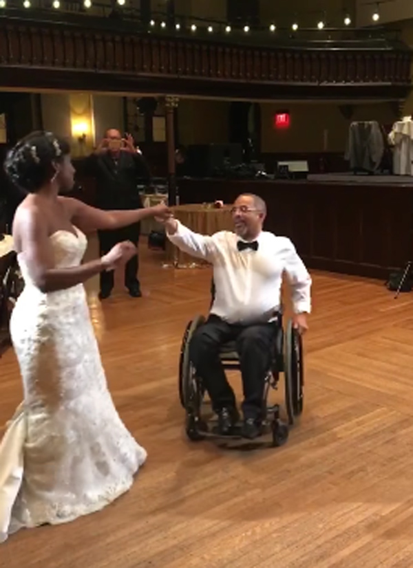 Xúc động cảnh người cha bị liệt 10 năm vẫn khiêu vũ cùng con gái trong ngày cưới-2