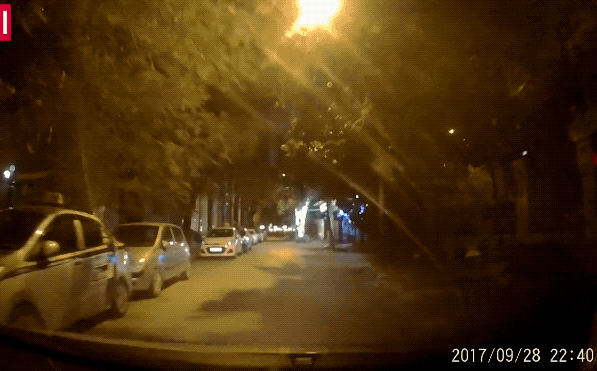 Kẹp 5 trên xe gắn máy, tài xế thót tim với