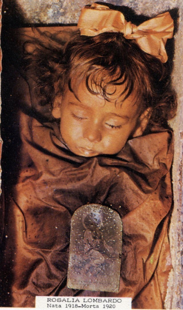 Gần 1 thế kỷ trôi qua, xác ướp của cô bé người Ý vẫn gần như còn nguyên vẹn
