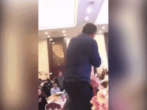 Sau hình ảnh gây bức xúc, bố chồng trong clip cưỡng hôn con dâu lên tiếng xin lỗi-1