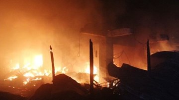 Cháy chợ lớn nhất thị xã Ba Đồn, hàng hóa chuẩn bị tết thành tro bụi