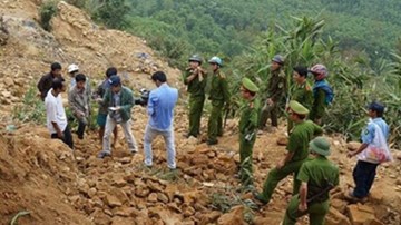 Sập hầm vàng, 2 người bị chôn vùi đã được tìm thấy