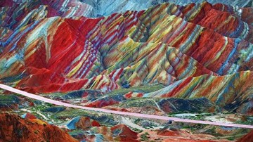 Kỳ diệu dãy núi cầu vồng độc nhất thế giới
