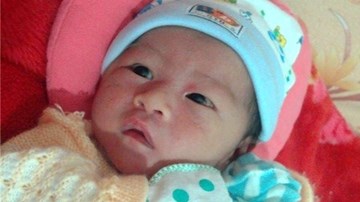 Bé sơ sinh bị bỏ rơi trong đêm Giáng sinh đã có gia đình mới