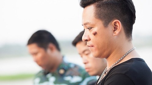 Vợ con Tuấn Hưng bị xã hội đen quấy phá trong MV mới