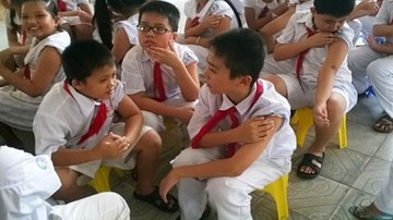Hưng Yên: 10 học sinh nhập viện sau tiêm vắc xin sởi – rubella