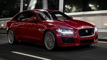 Jaguar ra mắt chiếc xe thể thao đa dụng đầu tiên