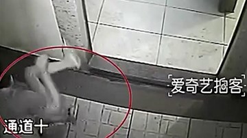 Thiếu nữ bị dâm tặc xâm hại trong nhà vệ sinh