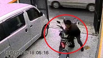 Trộm toát mồ hôi, gồng mình 