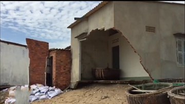 Hàng trăm hộ dân ven biển sống trong tình trạng bất an