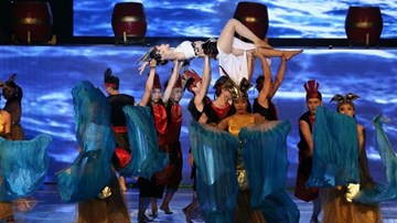 The Remix:   Đông Nhi công phu hóa Mẹ Âu Cơ