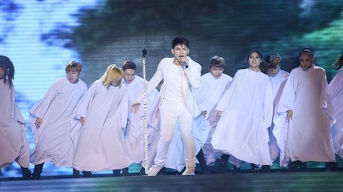 The remix: Isaac hát hit Michael Jackson đầy mê hoặc