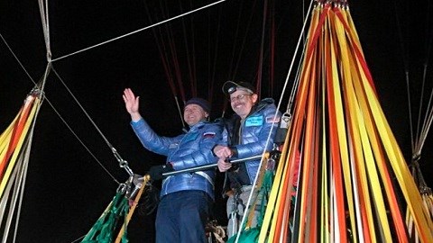 Bay qua Thái Bình Dương chỉ bằng khinh khí cầu