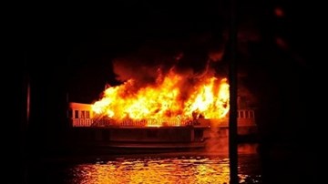 Hiện trường cháy tàu du lịch 3 sao trên Vịnh Hạ Long