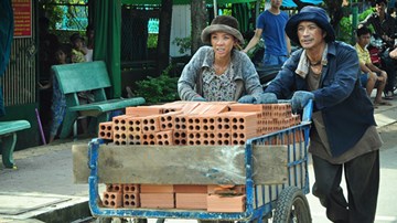 Lan Ngọc trả vé số độc đắc 9 tỉ cho vợ chồng Dustin Nguyễn