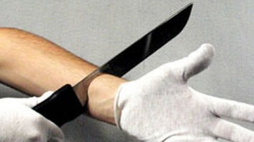 Tự chặt tay để cai nghiện Internet