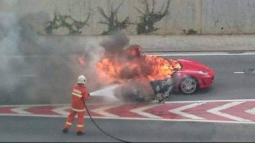 Siêu xe Ferrari F430 cháy trơ khung ở Malaysia