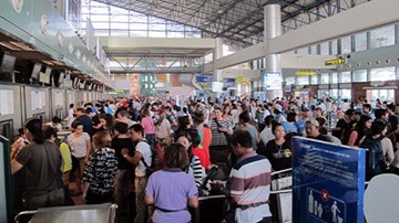 TP.HCM: Quá tải tại sân bay Tân Sơn Nhất