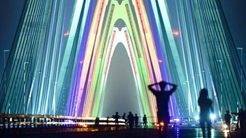 Xem bắn pháo hoa tại điểm cầu Nhật Tân như thế nào?